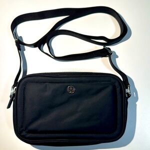Lululemon crossbody camera bag 2L